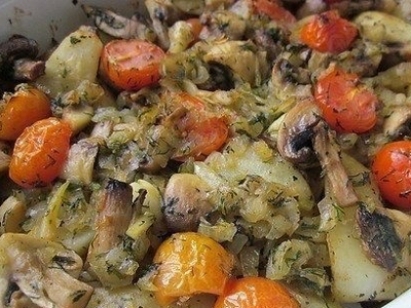 Картофель запечённый с грибами и томатами