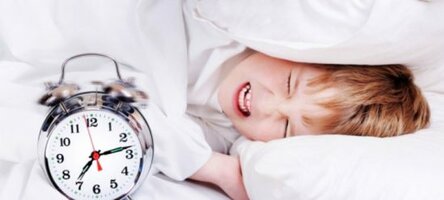 Как правильно разбудить ребенка утром в детский сад и школу