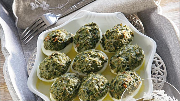 Яйца, фаршированные шпинатом — вкусный рецепт