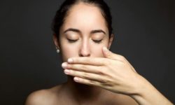 Кетоацидоз и запах ацетона изо рта у женщины: что это такое и как лечить